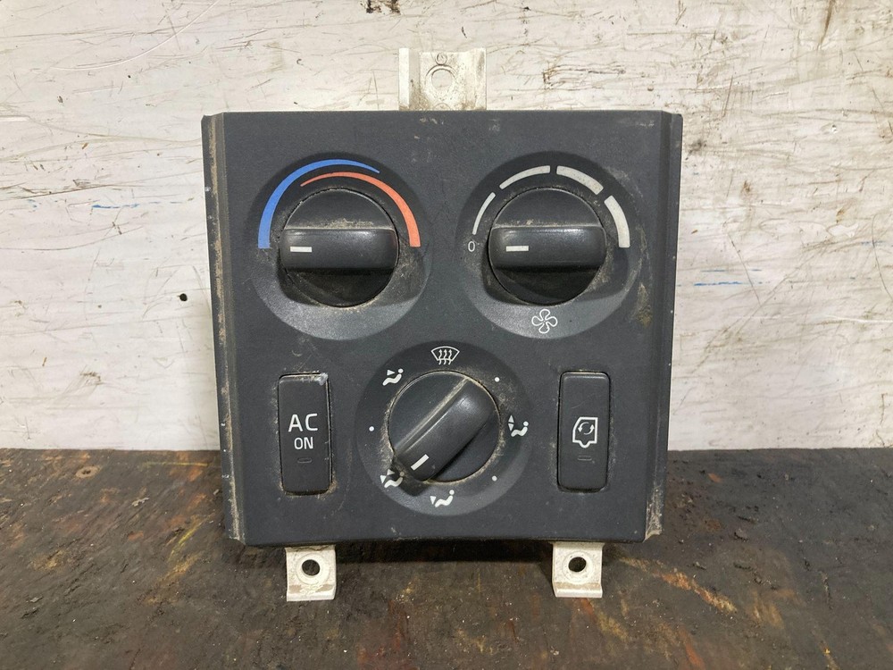 2003-2018 Volvo VNL Heater A/C Temperature Controls - Used