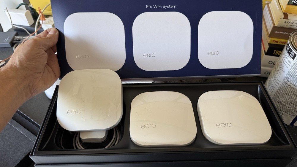 Amazon eero Pro mesh WiFi system - 1 Beacon+ eero 4 mesh wifi extender
