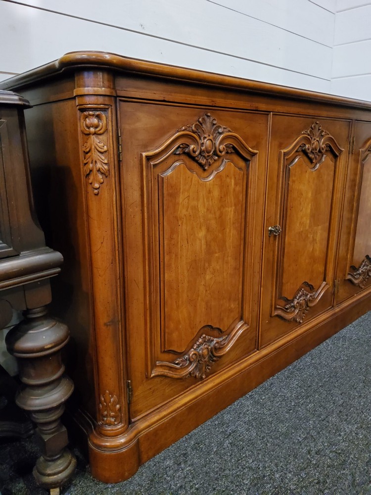 Heneredon Sideboard Antique Wood