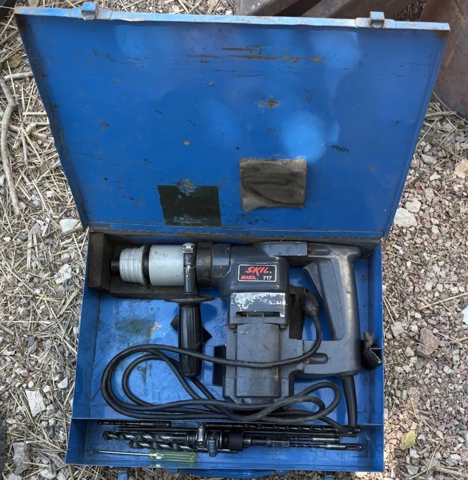 Skil 717 Roto Hammer Drill Motor Steel Case & Bits