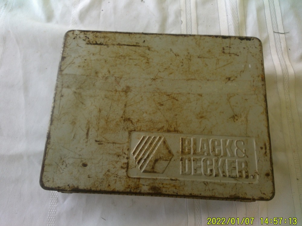 VINTAGE METAL BLACK & DECKER EMPTY CARRY CASE