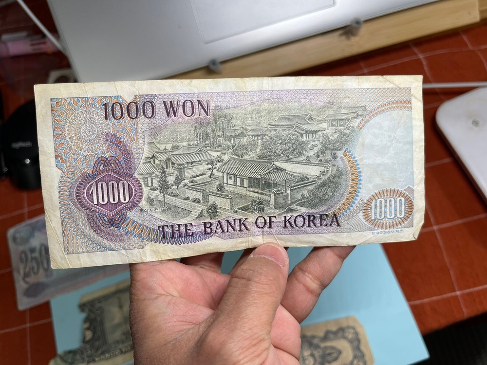 World Foreign 6 Banknotes Lot