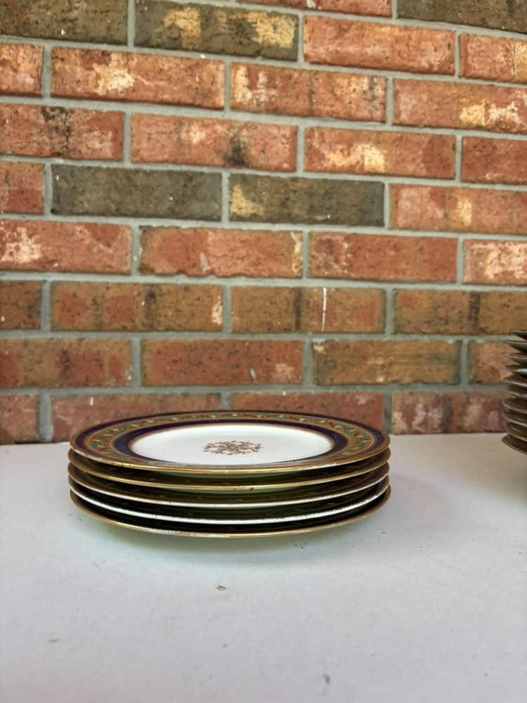 5 Large Plates - Unmarked + Cake Stand