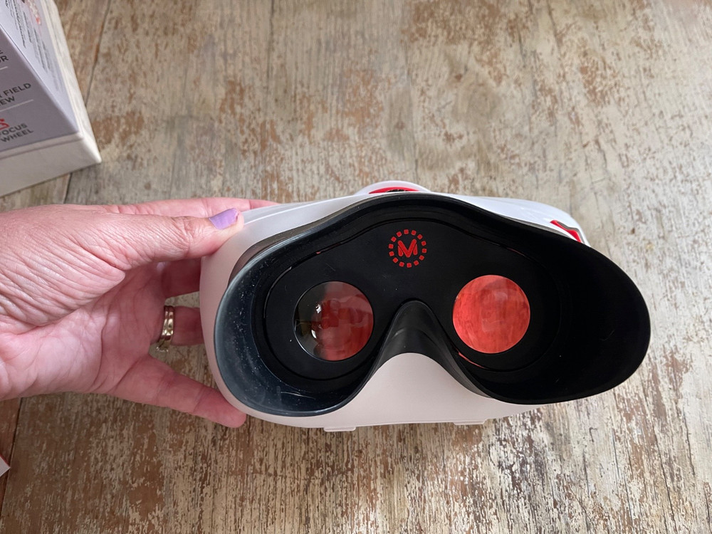 Mattel View Master Deluxe Virtual Reality VR Smartphone Viewer DTH61 Starter Set