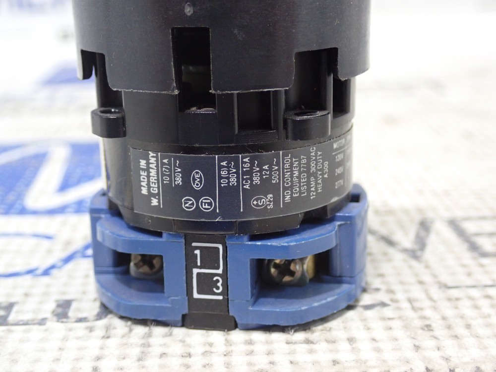 Kraus & Naimer C10 Rotary 3 Position Spring Return switch