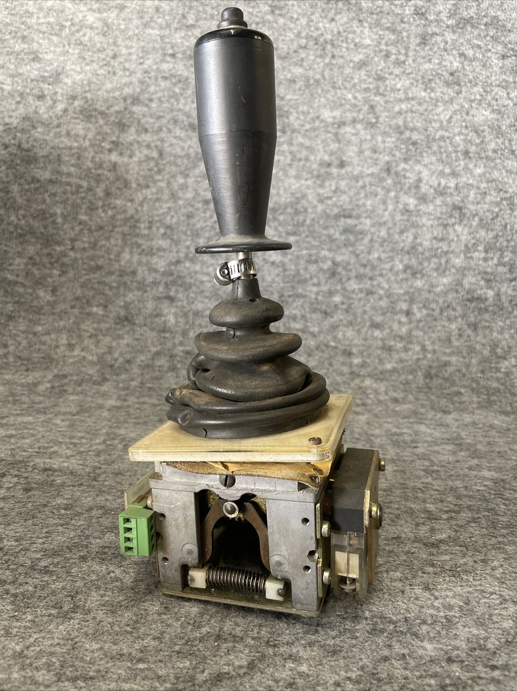 Spohn + Burkhardt 11FAVR Cran Joystick Controller W/ Center Button Switch Used