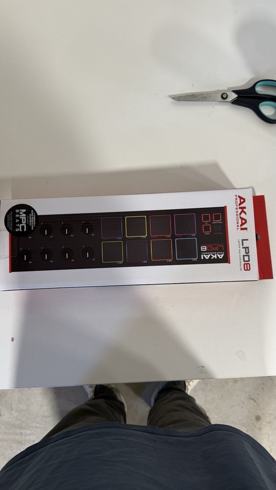 Akai Professional LPD8 MIDI Controller 8 Pads 8 Knobs USB PC/Mac/iOS Digital