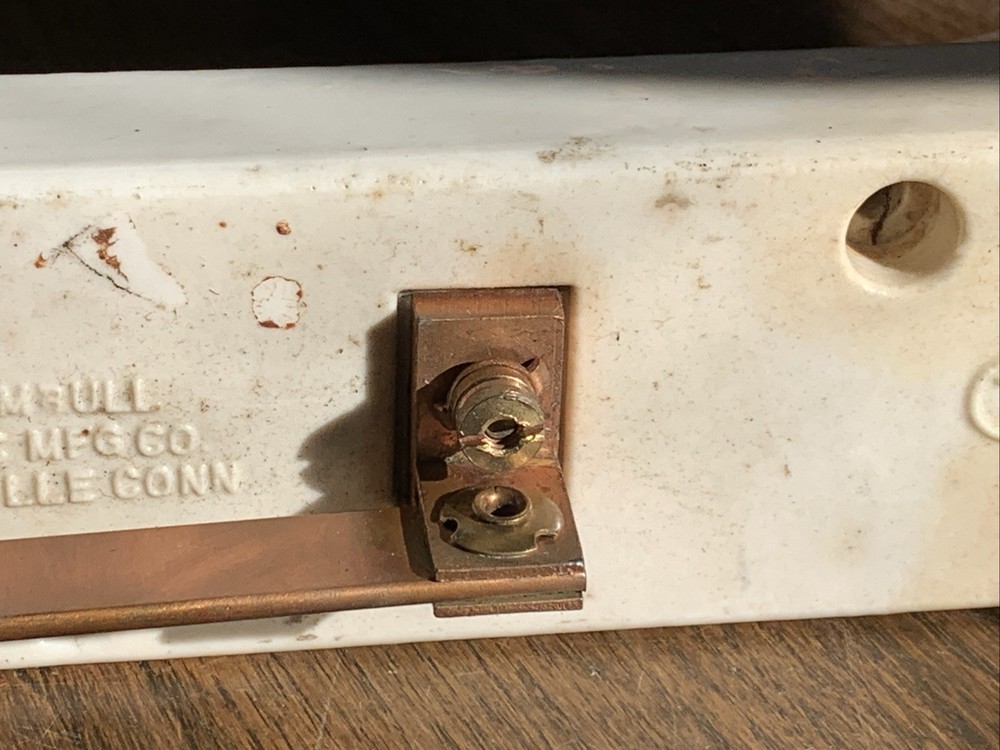 Trumbull Knife Switch