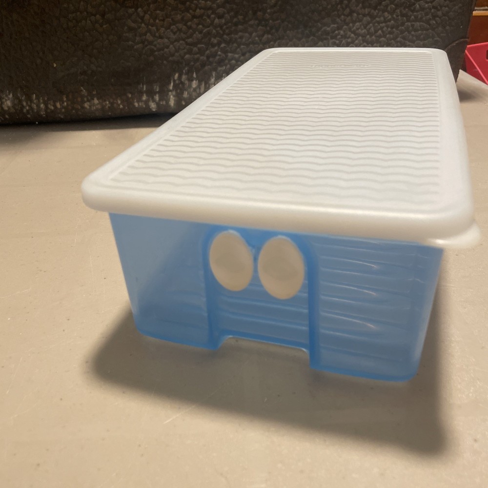 FridgeSmart Tupperware 8.5 Cup / 2.0L Blue Plastic Vented Container & Lid 4352B
