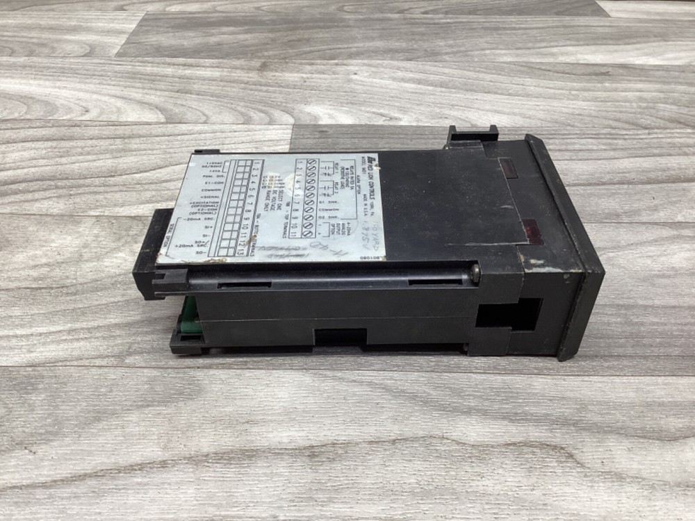 RED LION CONTROLS IMD1 DIGITAL PANEL VOLTAGE METER #06F242*CO