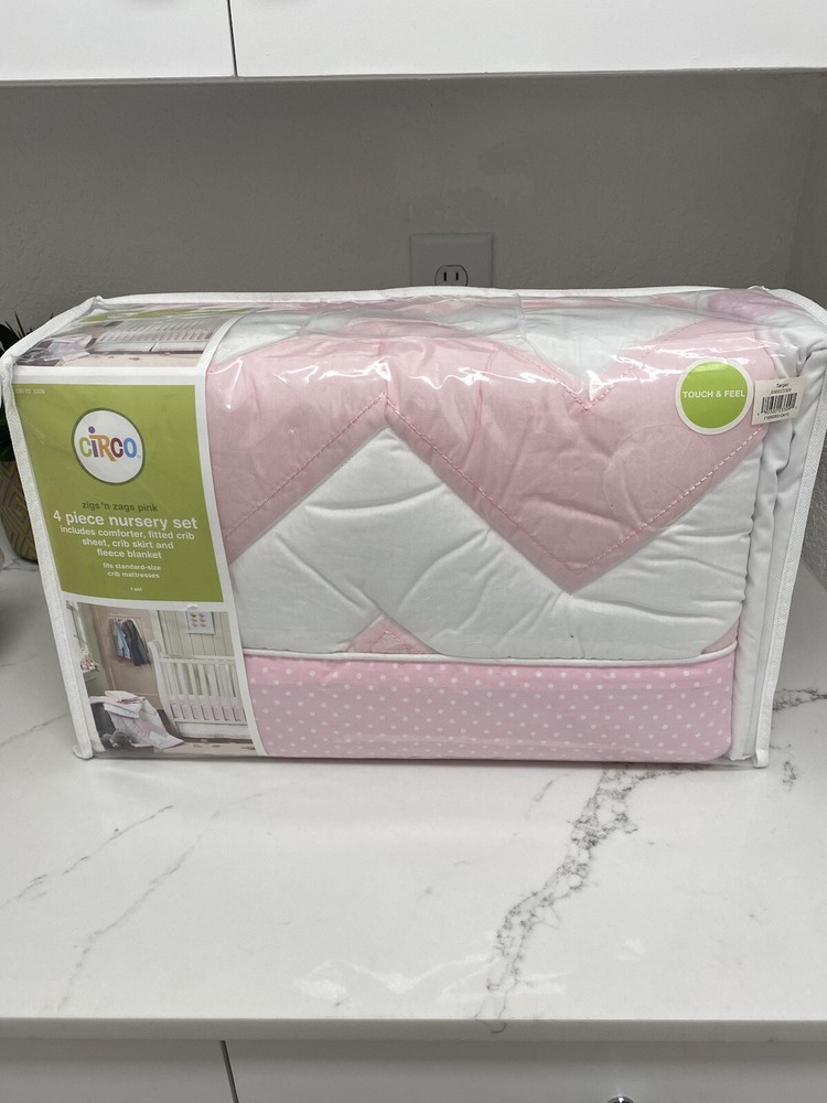 ￼ Circo 4 piece nursery set pink