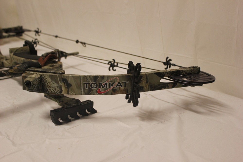 Bowtech Tomkat RH Compound Bow 70 LBS Camo