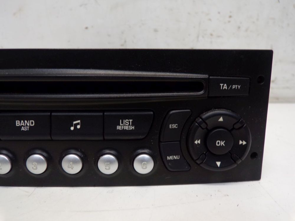 Radio/CD combination code change not available! Suitable for PEUGEOT EXPERT