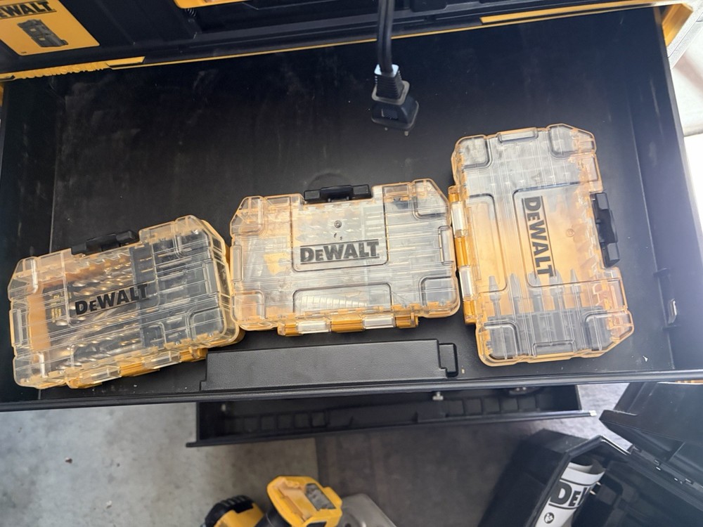 DEWALT cordless ultimate set stackable tool box (35 items) 13 different tools