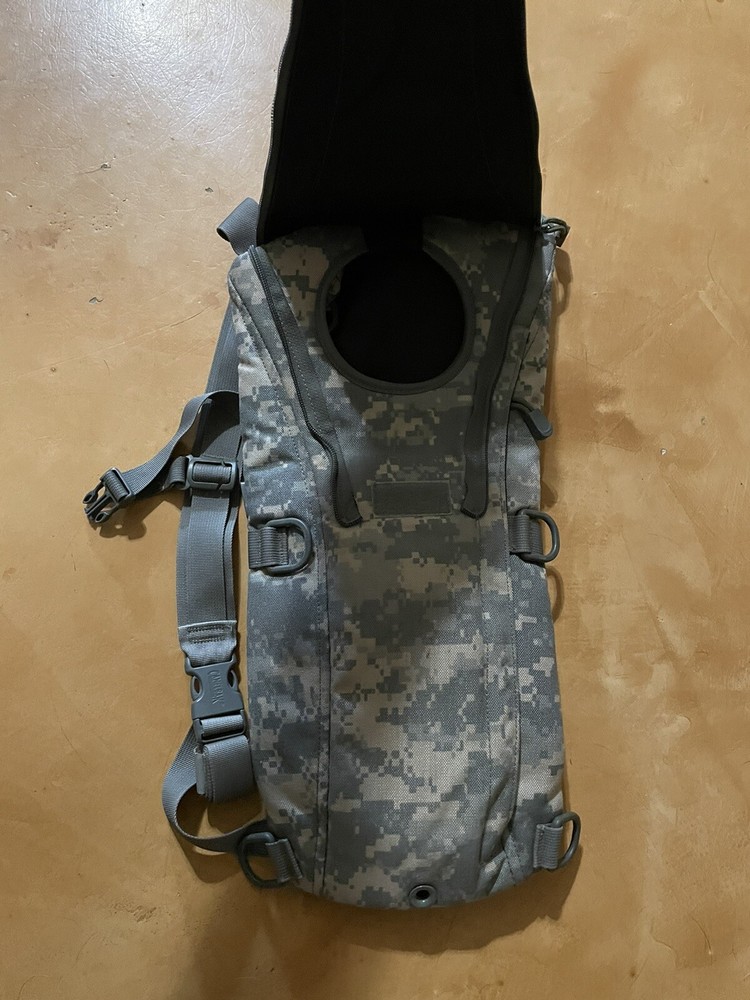 UCP MOLLE Hydration System Carrier camelback