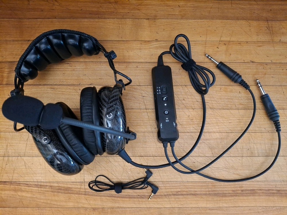 Solitude Carbon AVX Airplane Headset with Microphone