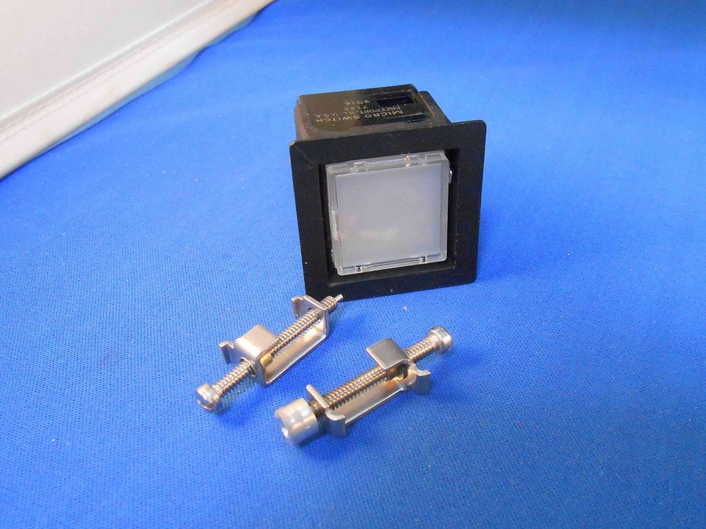 334366-2  MICROSWITCH PUSH SWITCH LIGHT IND.   NEW OLD STOCK