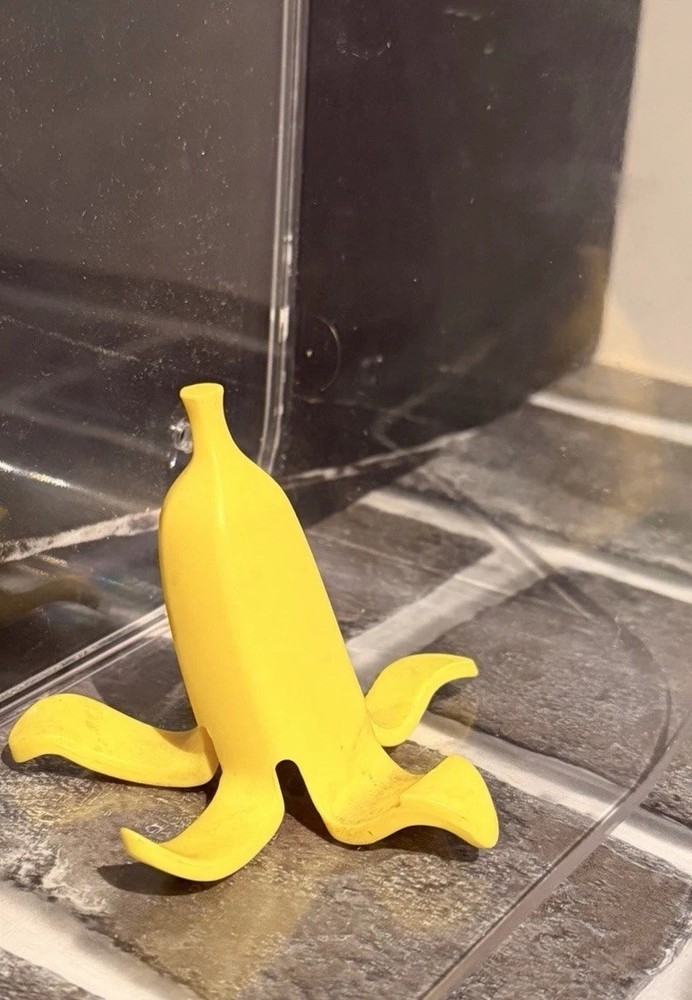 Iphone Bundle ( x1 Banana Iphone Stand x1 Multi Compatible Iphone Fan