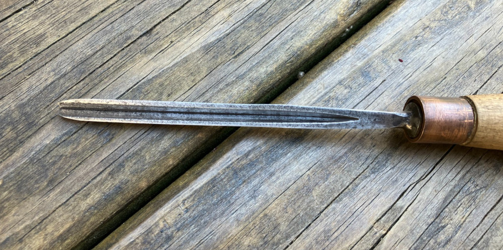 Good Working 1/4" V Gouge