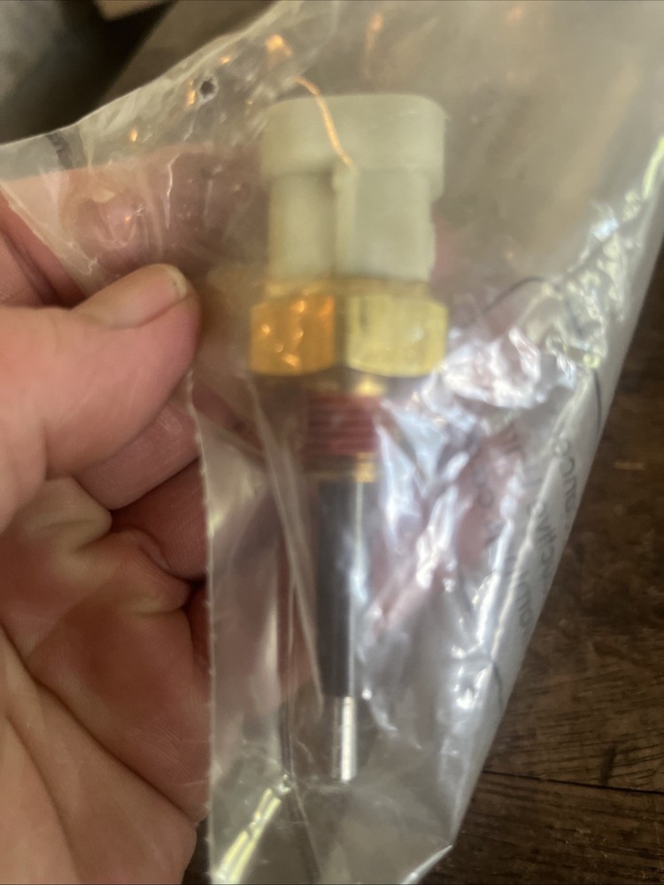 NOS Freightliner Coolant Level Sensor 23522855