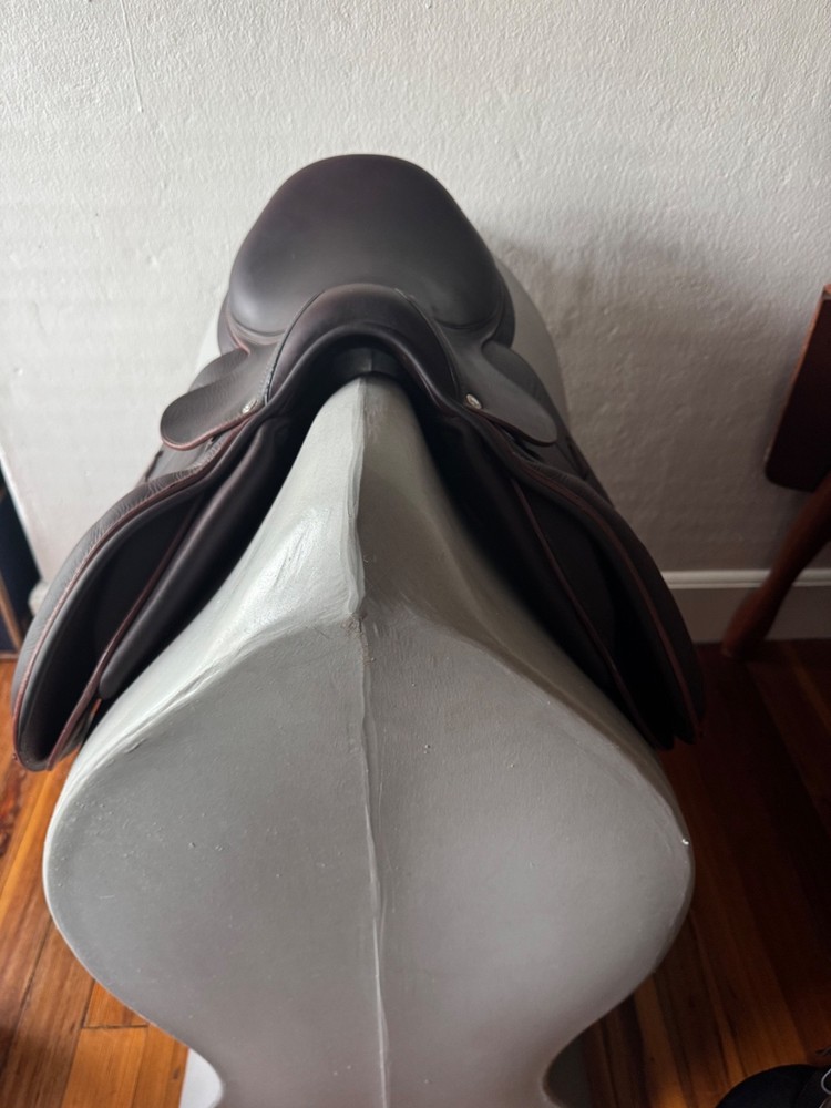 17" Devoucoux Biarritz O Saddle - 2AA - 2022 - Full Buffalo - Mint!
