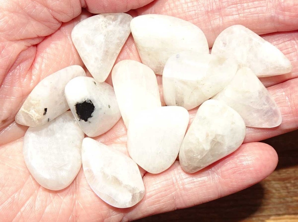 Rainbow Moonstone - 12 Tumbled stones rt663c