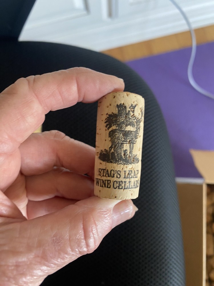 600 used natural wine corks
