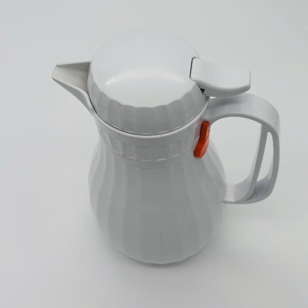 Select Serv White Coffee Carafe Server Pitcher 44 oz Insulated Push Button Lid