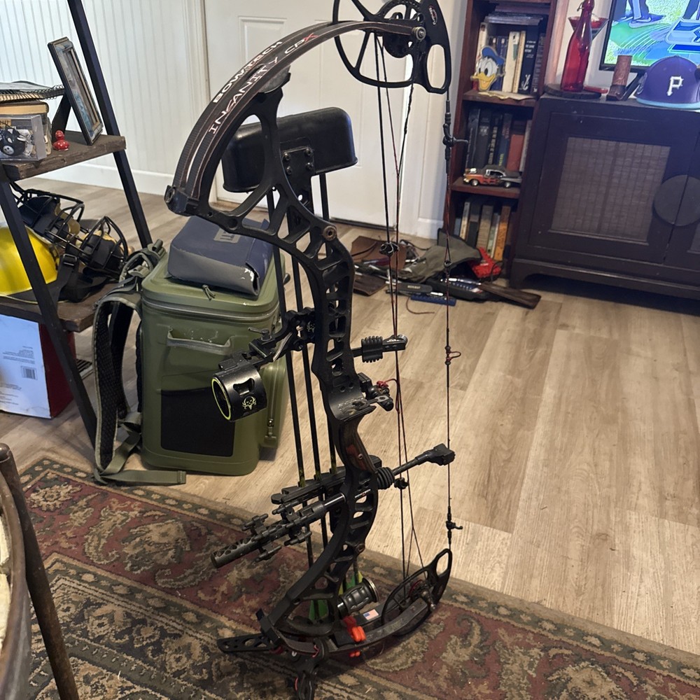 Bowtech Insanity cpx rt hand 60 pounds great bow