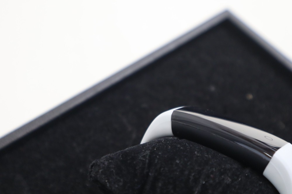 GRV FITNESS TRACKER - WHITE ***