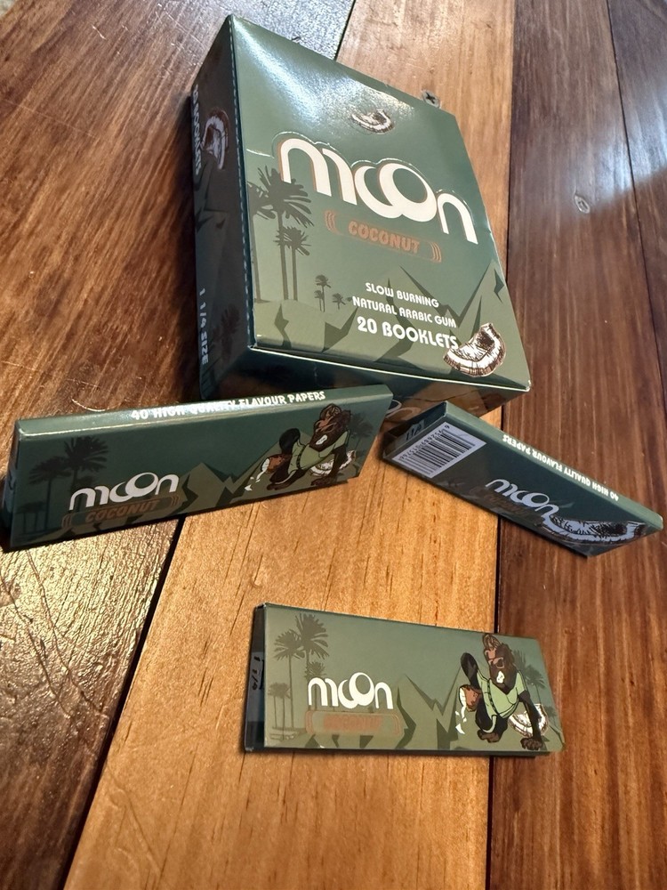Moon Coconut Flavor Rolling Papers, 1.25 Regular