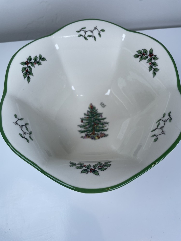 Spode Beautiful Hexagon 7" Nut Bowl~CHRISTMAS XT5763-XP