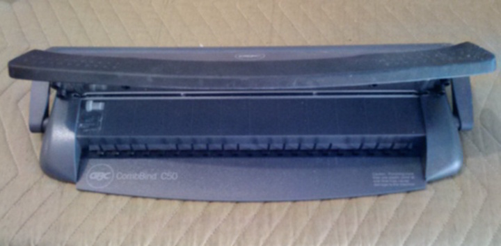 GBC CombBind C50 Punch Binder System & GBC Comb Bind Splines - Great Condition