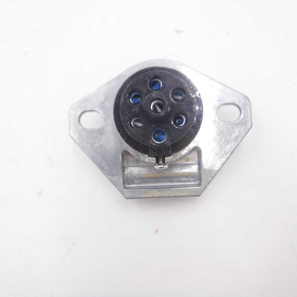 Phillips 7-Way 2-Hole Wire Insertion Solid Pin Socket 15-721