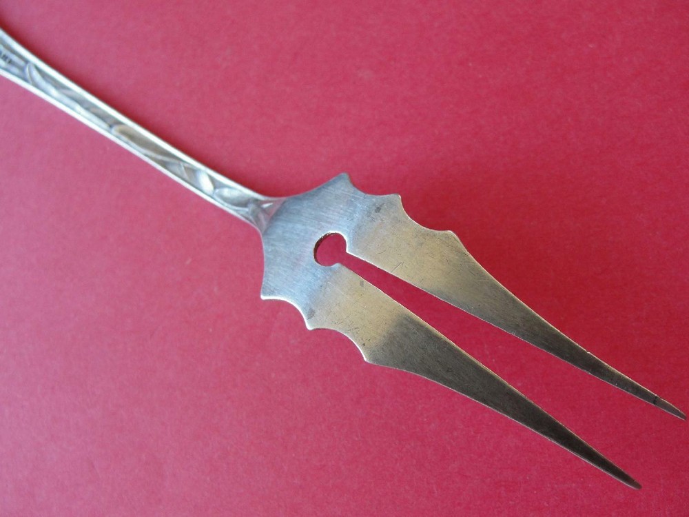 Baker Manchester "Daffodil" Sterling Silver Olive Fork 6-1/4"