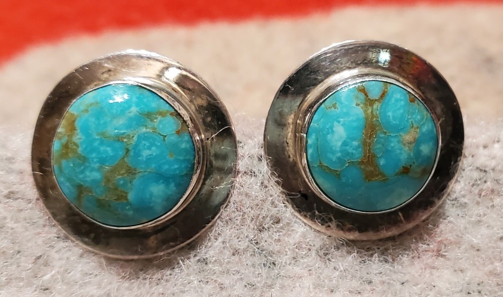 Say HELLO to Silver And Turquoise Clip And Screwbacks !!!