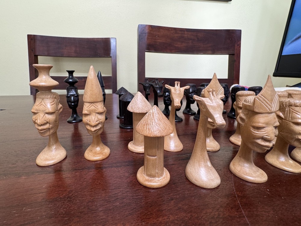 30 PIECE HAND CARVED EBONY CHESS SET PIECES