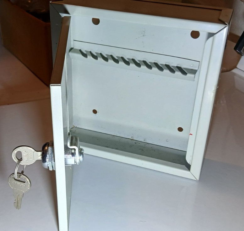 Security Locking Wall Mount Key Lock Cabinet W/2 Keys