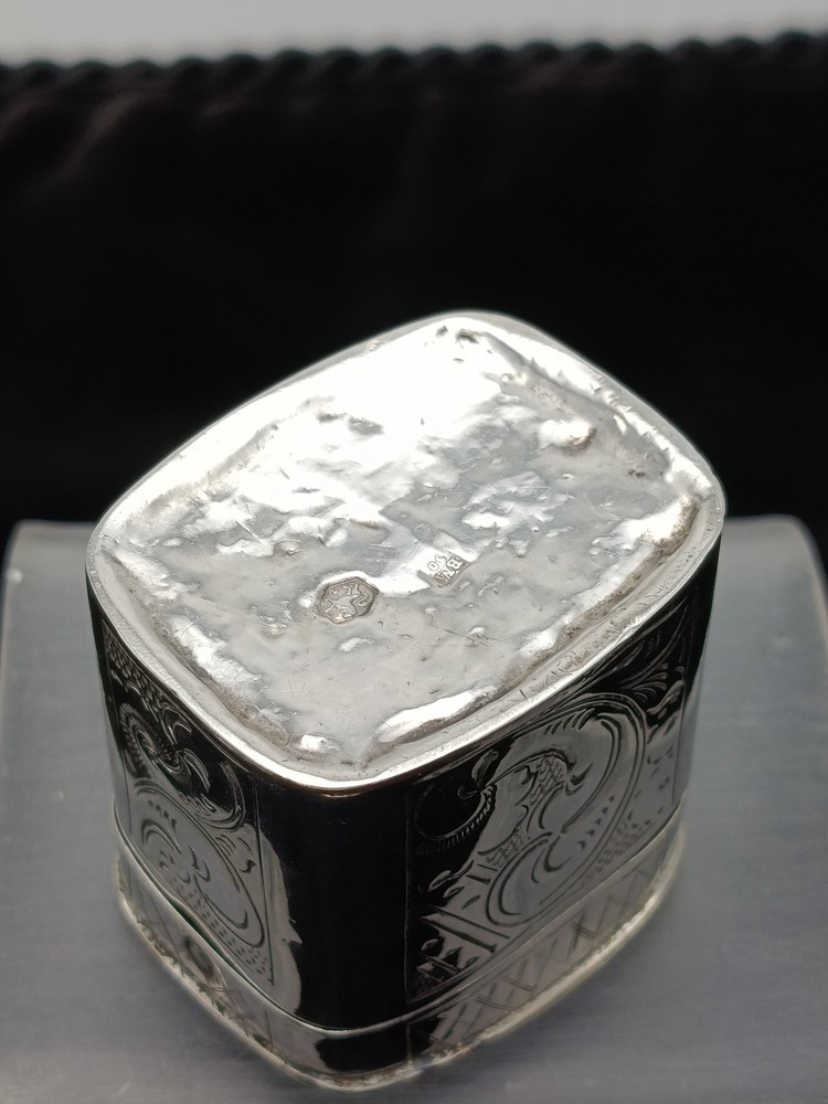 19th Century Dutch Loderein Scent Snuff Solid Silver Repousse Hinged Lid Box