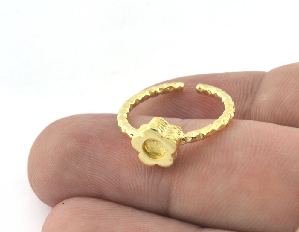 Daisy Flower Ring , Adjustable , Round Blank Bezel Setting - Raw Brass 5126