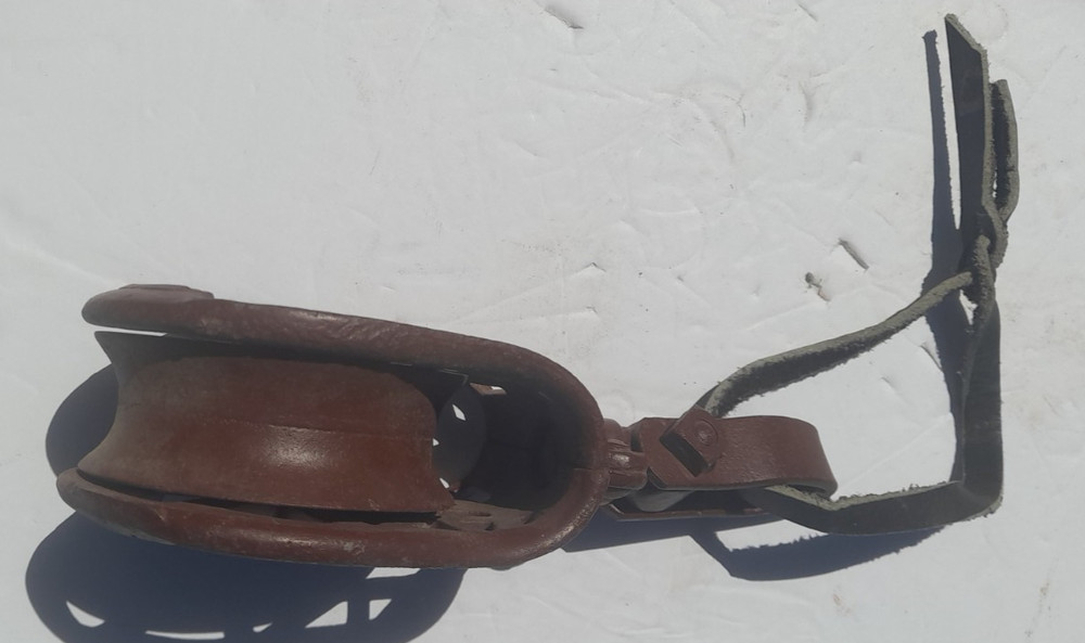 VINTAGE 4" TACKLE BLOCK