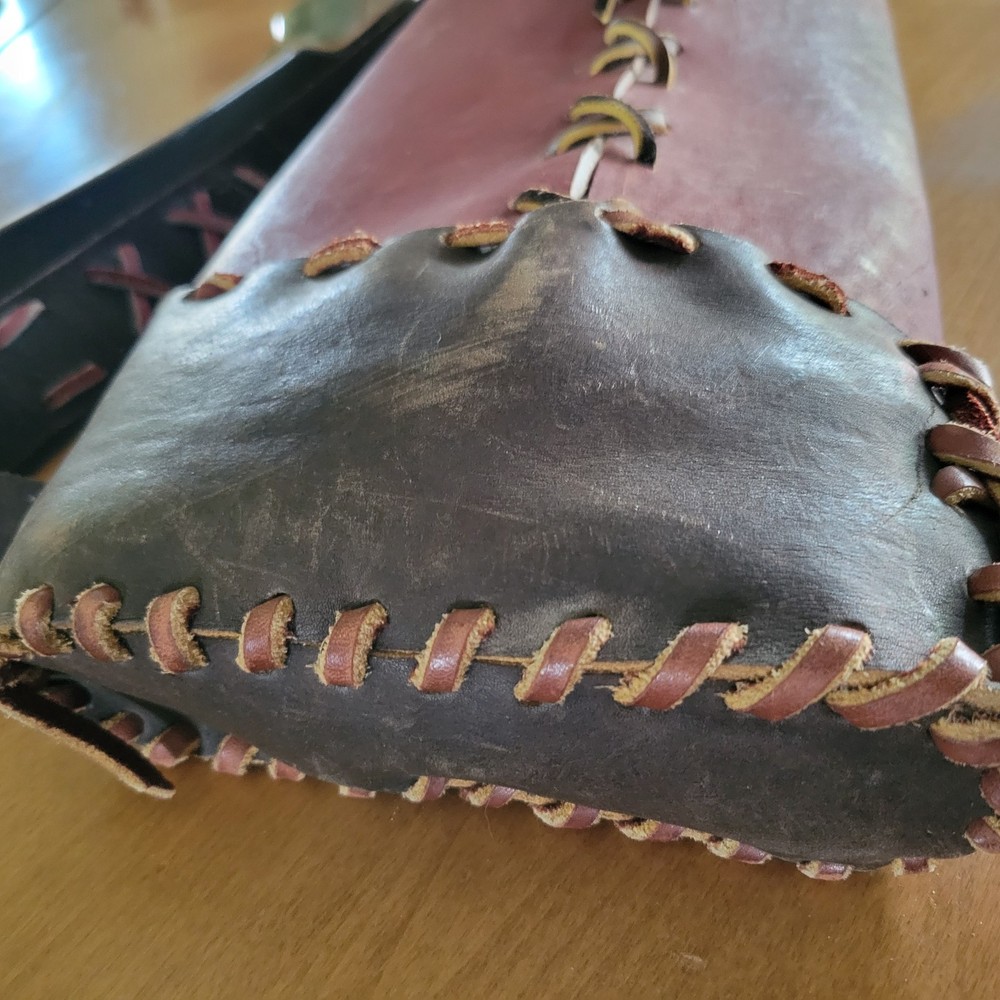 CUSTOM TRADITIONAL ARCHERY LEATHER BACK QUIVER