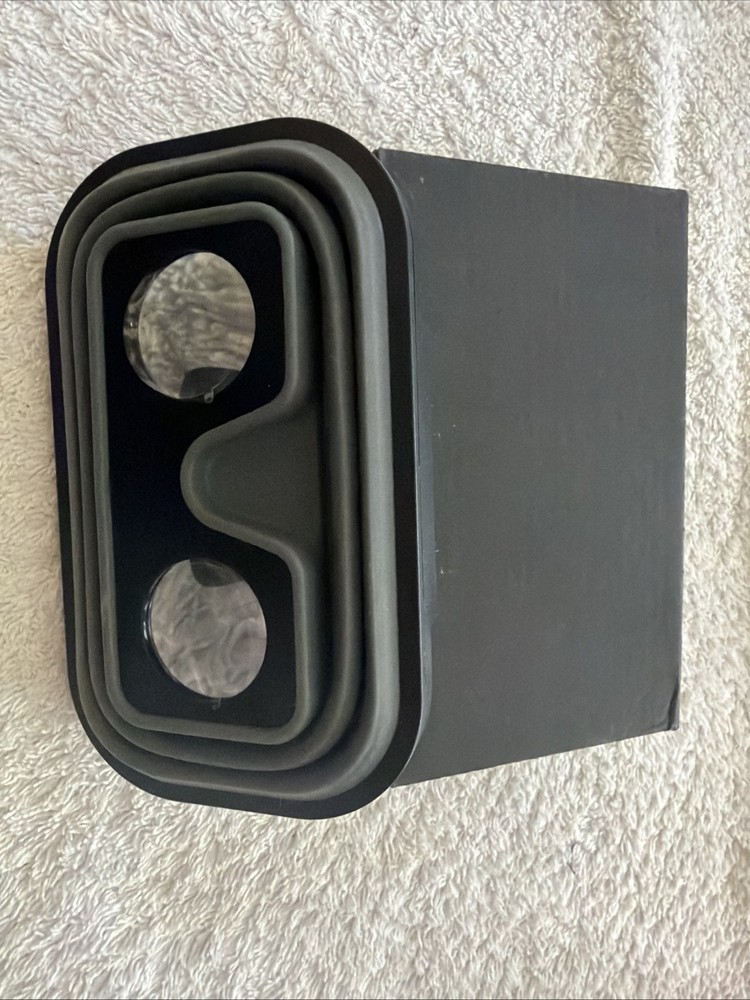 ORACLE Foldable Silicone VR Headset (1) With Instruction Sheet.