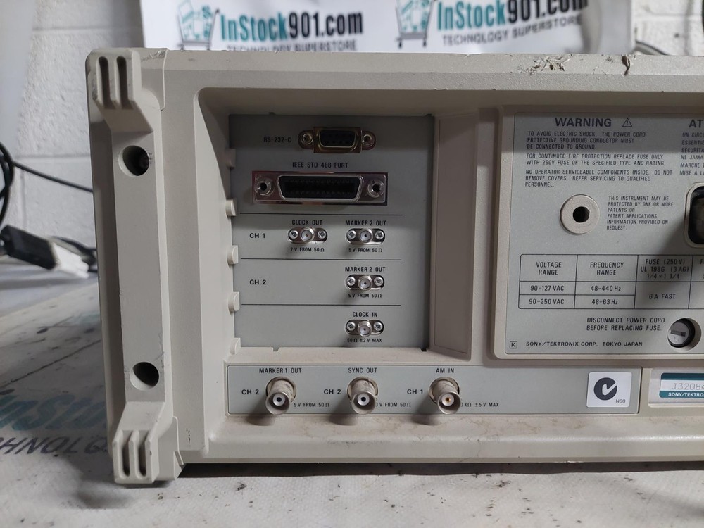 Tektronix AWG 2021 Arbitrary Waveform Generator