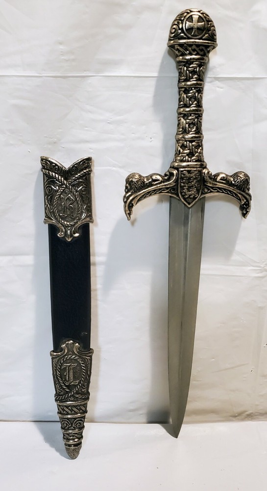 Ornate designed Dagger & Sheath!