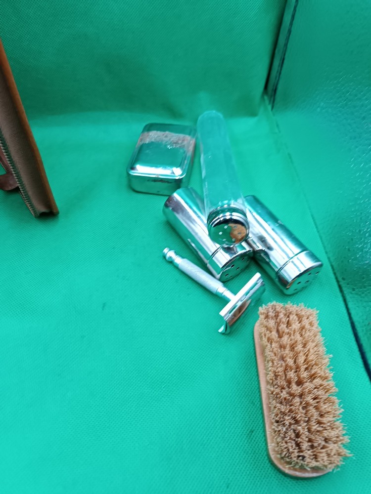 WWII WW2 Original toiletry set.