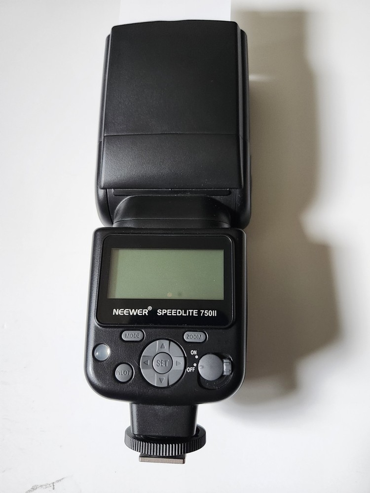 Neewer Speedlight 750ii