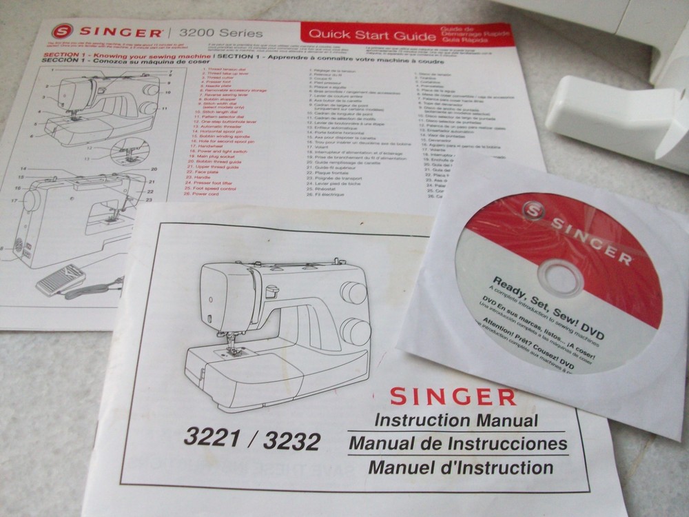 SINGER Simple 3232 Sewing Machine with Automatic Needle Threader