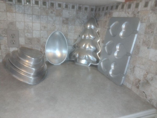 Wilton Christmas Tree Cake Pan + Valentine & Easter Egg  