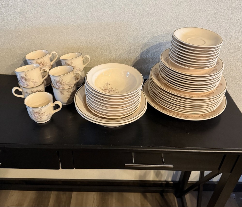 Noritake Keltcraft Dish Set Service for 9